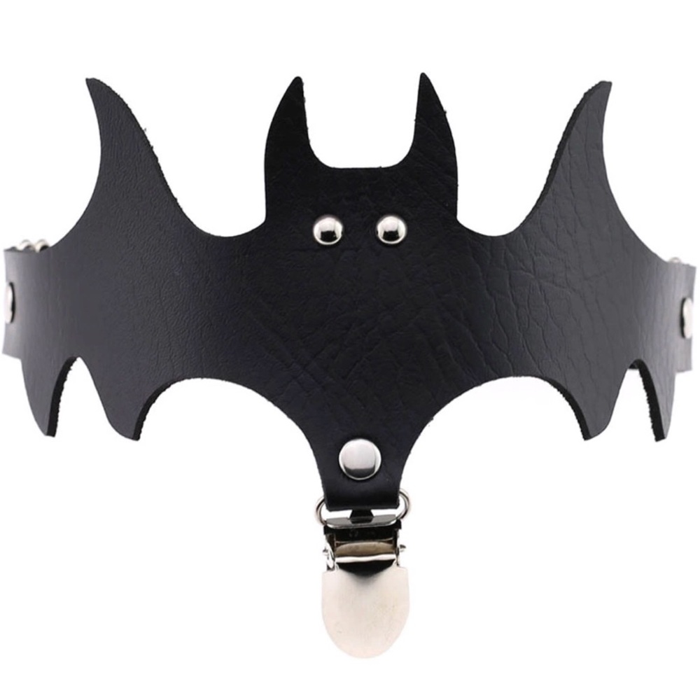 Black Leather Goth Vampire Bat Holster Garter Belt - Picture 2 of 3